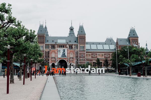 jennieramida-dP74Vn_1S0A-unsplas Amsterdam weed